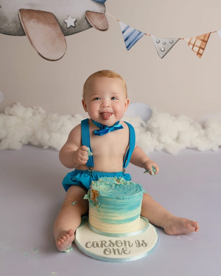 cake smash perth and kinross, children's photographer in perth, perthshire cake smash photoshoot, one year old photos, family photographer