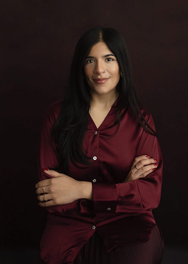 Professional headshots Perthshire, Perth and Dundee. See Tahlila’s session with authentic business portraits perfect for LinkedIn and personal branding.